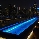 pool with a highrise view 高層階のプール